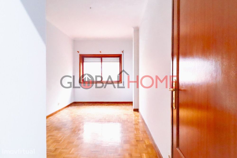 Apartamento T1 Renovado ao centro de Canelas
