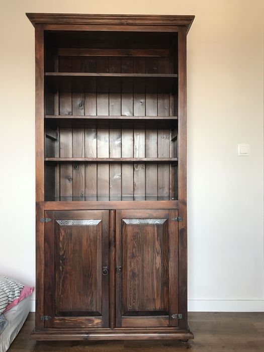 Regał w calosci wykonany z drewna