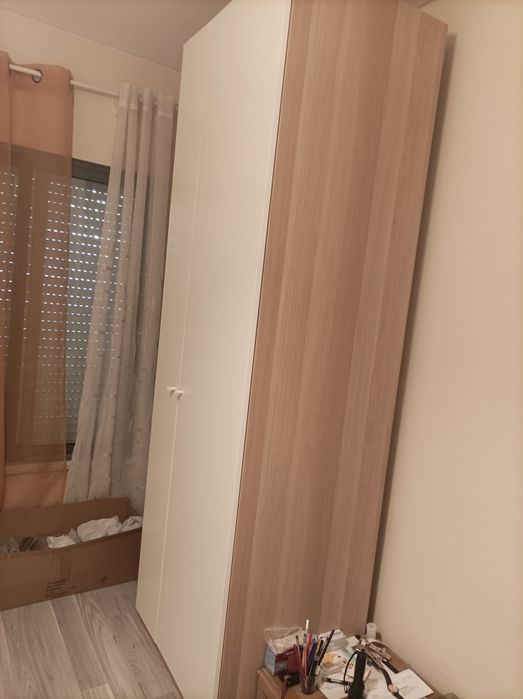 Roupeiro IKEA Branco com Carvalho