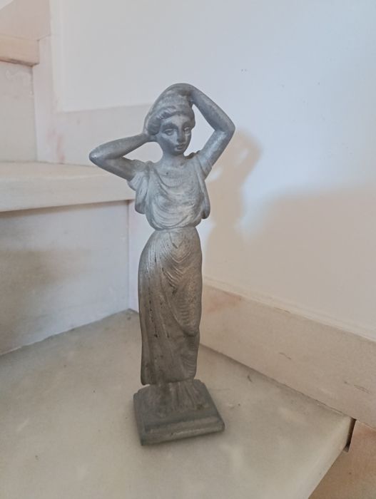 Estatuetas em alumínio