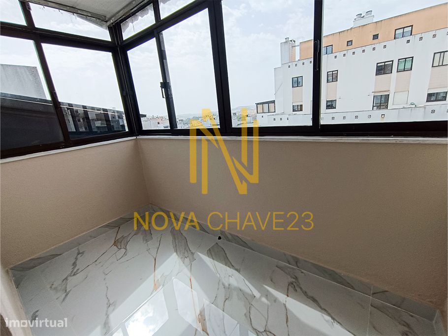 Apartamento T2 Totalmente Remodelado na Rinchoa – 91 m² | 6.º Andar