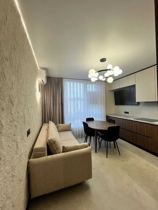 Перша здача! Простора 2-кімнатна квартира біля міського озера