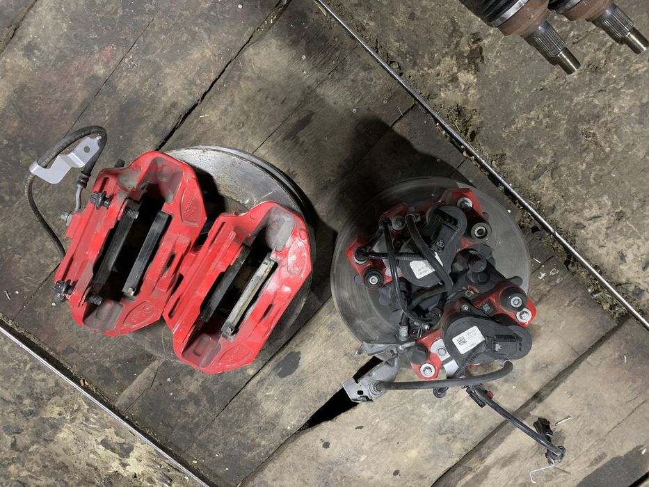 Tesla Model Y MY M3 Performance комплект супортов тормозных дисков суп