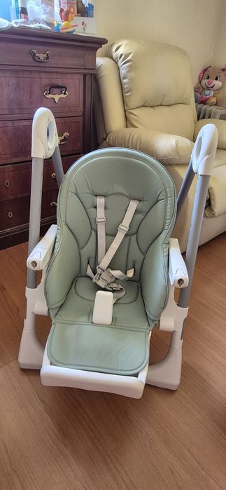 Cadeira de refeição com prato