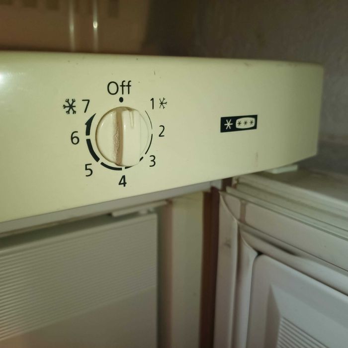 ARCA VERTICAL Bauknecht . Uma boa OPORTUNIDADE, para manter os seus alimentos conservados.
