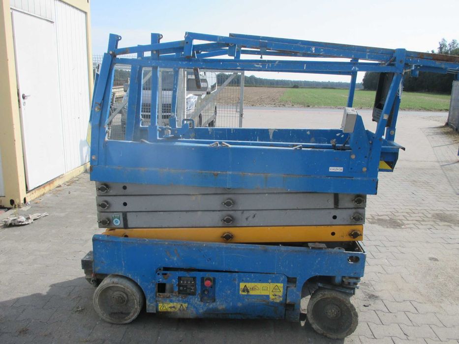 Podnośnik nożycowy Genie GS1932 uszkodzony