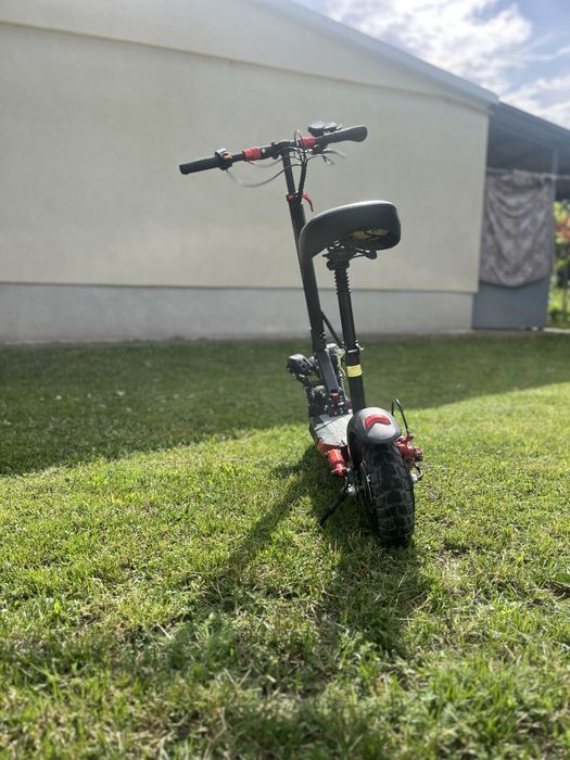 Електро самокат куго м4 про 2024 року.