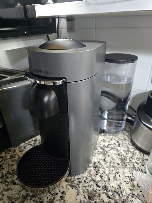 Máquina de café Vertuo Plus Nespresso