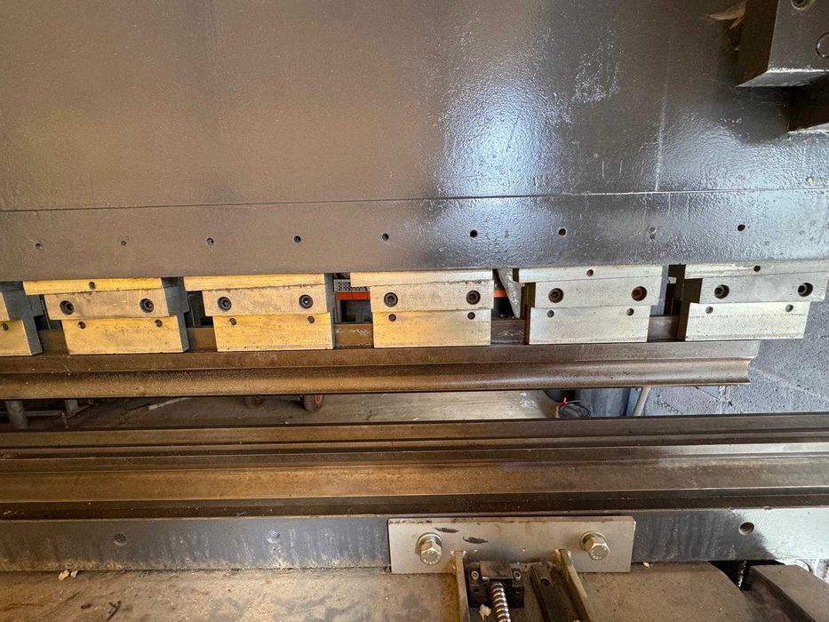 Máquina Quinadeira Guifill 100Ton 3000mm