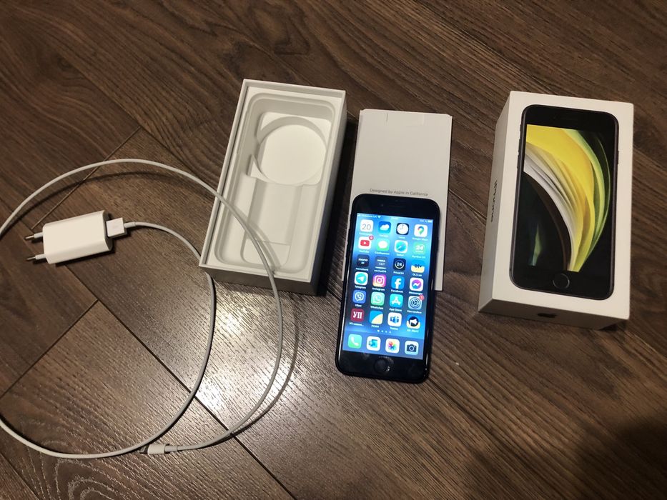 Iphone SE 2 (2020), 128, б/у, черный, в идеале