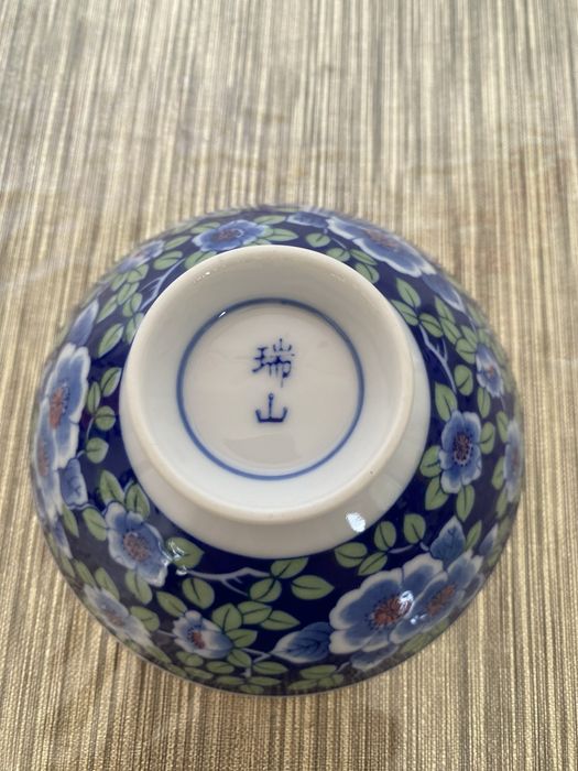 Antiga tigela de porcelana chinesa,