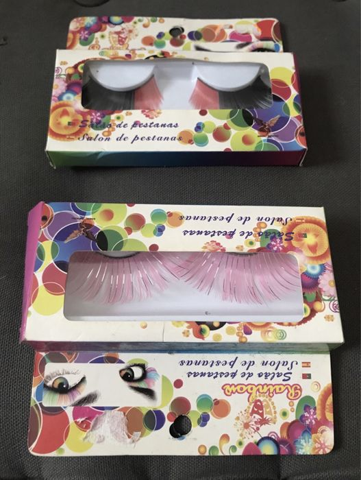 Pestanas pretas e coloridas