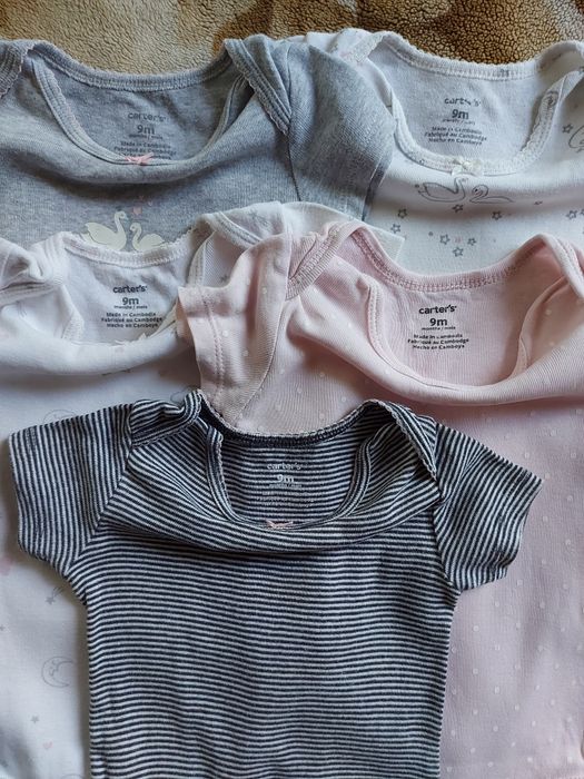 Бодики Carter's на возраст 6-9 месяцев