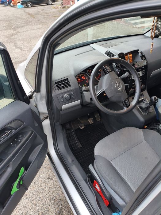 Продам автомобіль Opel Zafira B