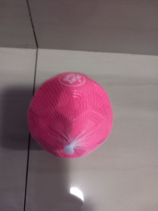 Gumowa skacząca piłka do wody odbijająca się od wody 9 cm