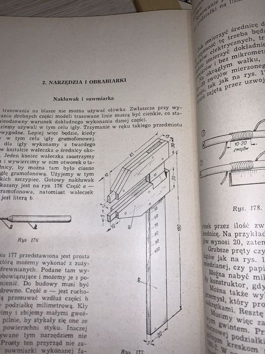 Stare ksiazki podreczniki  gazety z prl Mlody Konstruktor 2 szt zestaw