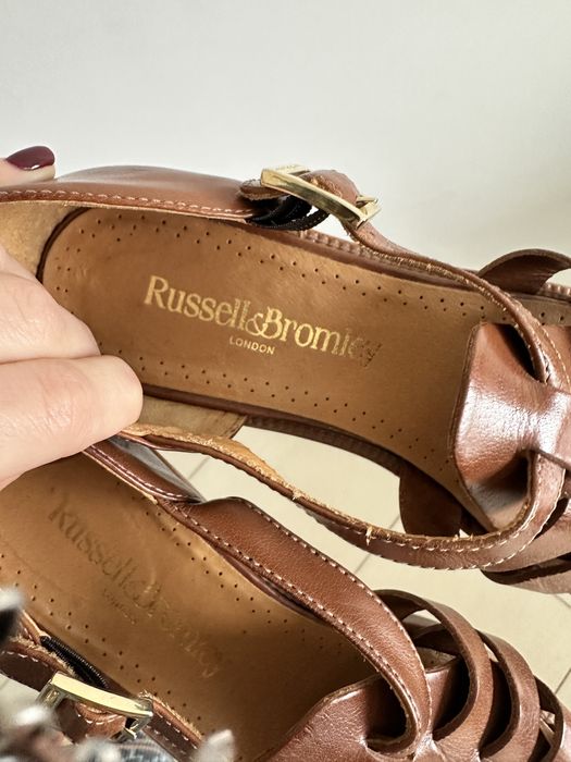 Сандалі  крутого бренду