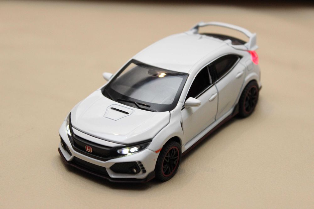 Model samochodu jak HONDA CIVIC TYPE-R X 10 1:32 światła dźwięk