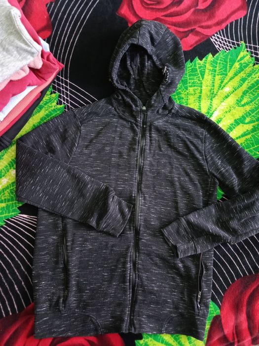 Одежда  б  50 грн шт/ в пакете 10 шт толстовок/кофт+ 1 шт в подарок