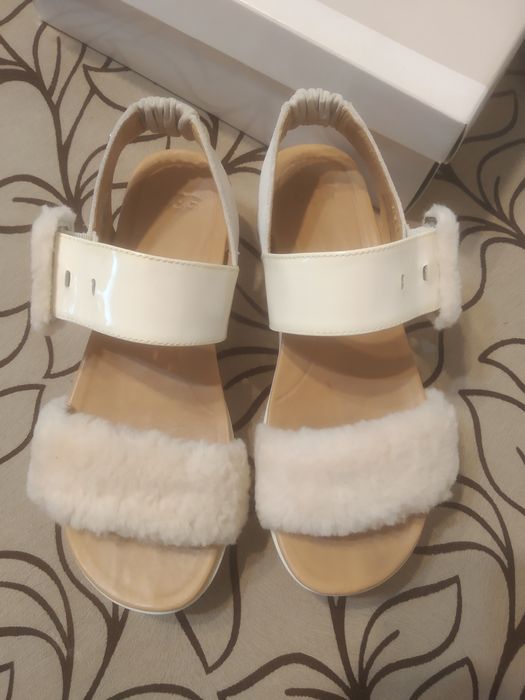 Сандалии UGG Le Fluff Jasmine US 8 ,наш 38