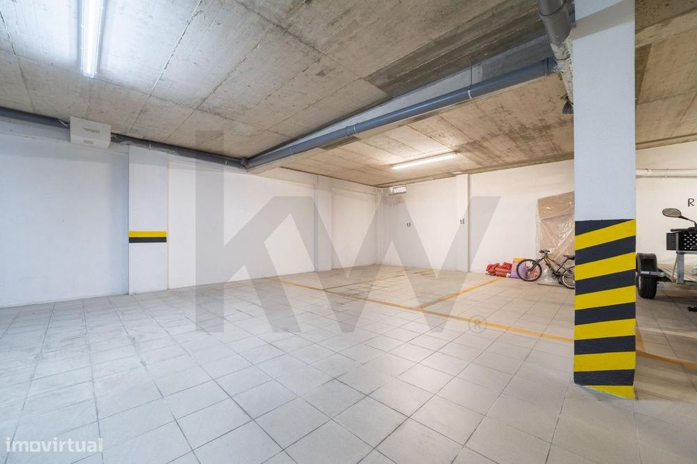 Apartamento T3 com Suite, Arrecadação e Garagem para 3 Carros