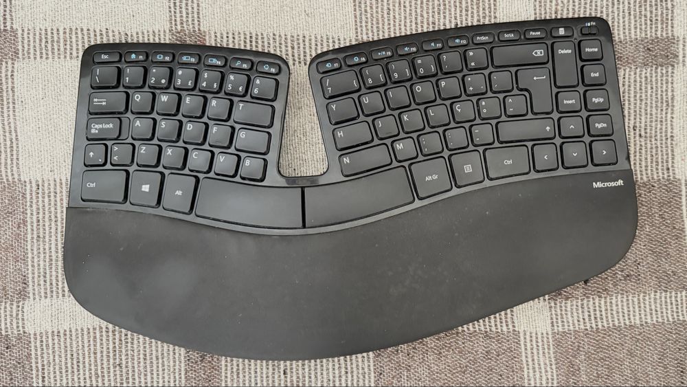 Microsoft Sculpt Ergonomic Desktop – Keyboard + Mouse64751899053697122
