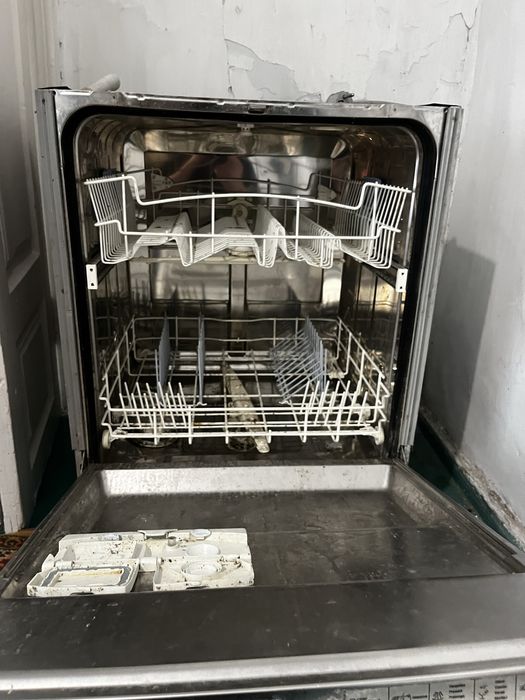 Продам посудомийну машину