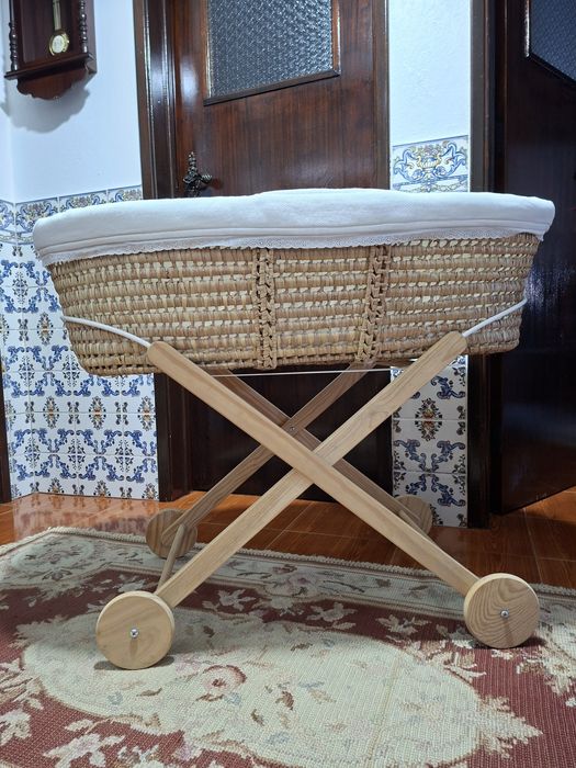 Alcofa de Bebé com Suporte