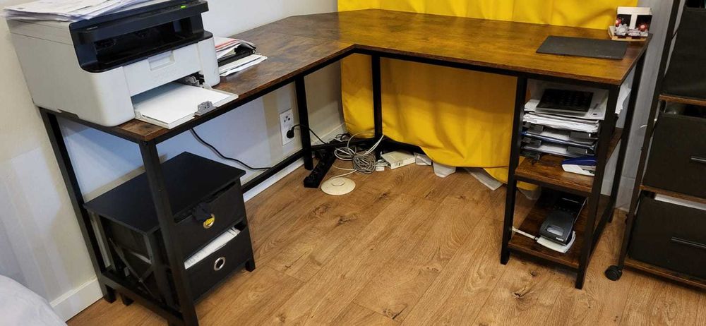 Biuro loftowe w kształcie litery L