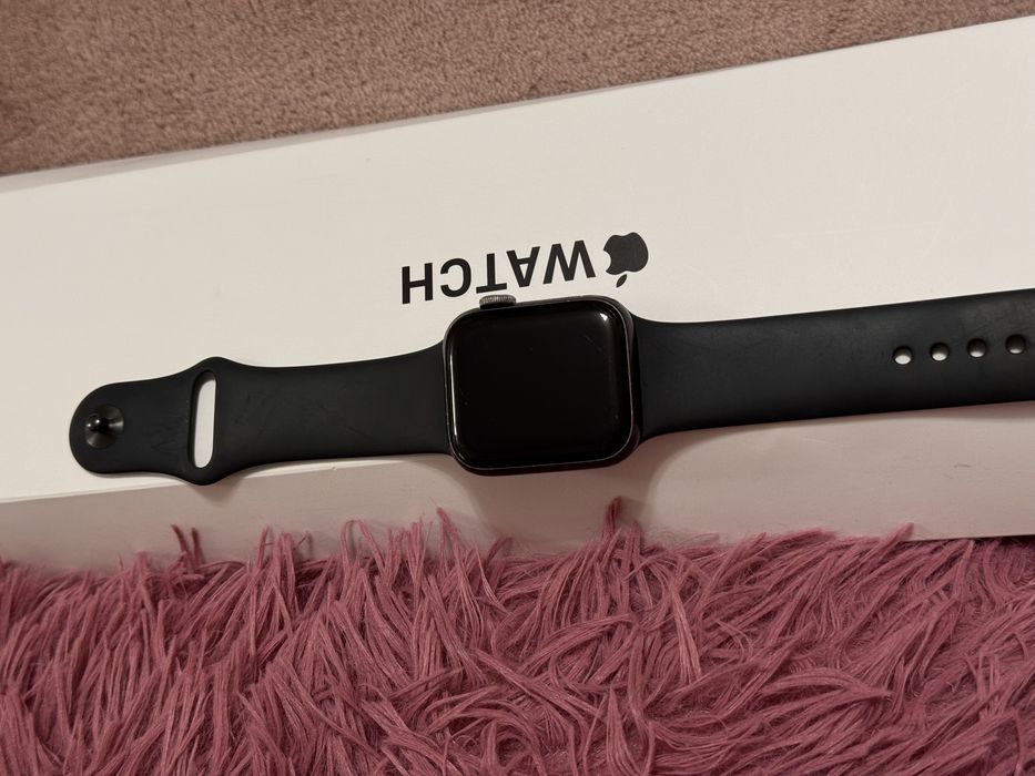 Продам Apple Watch SE 40 mm Black