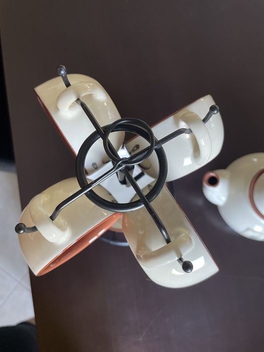 Conjunto de café (chávenas, pratos e bule)