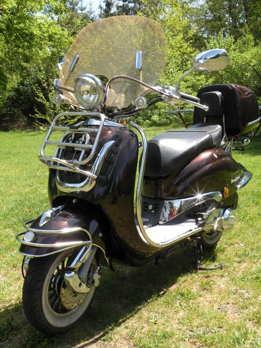 Skuter Retro 125 BURNOUT ZNEN Django Vespa