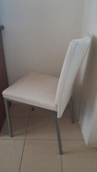 Cadeirão em Pele Branca ( ofereço a capa )