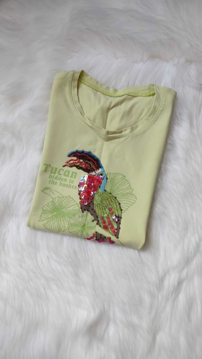 Zielona pastelowa koszulka t-shirt z cekinami roz.S
