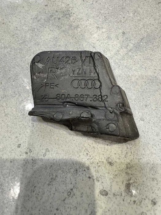 Audi q5 80a Ущільнювач дверей перед правий 80a867382