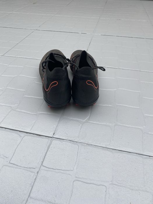 Chuteiras Puma Future FG/AG Pretas e Laranja Nº41 – Excelente Estado