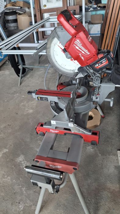 Máquina de Corte Milwaukee