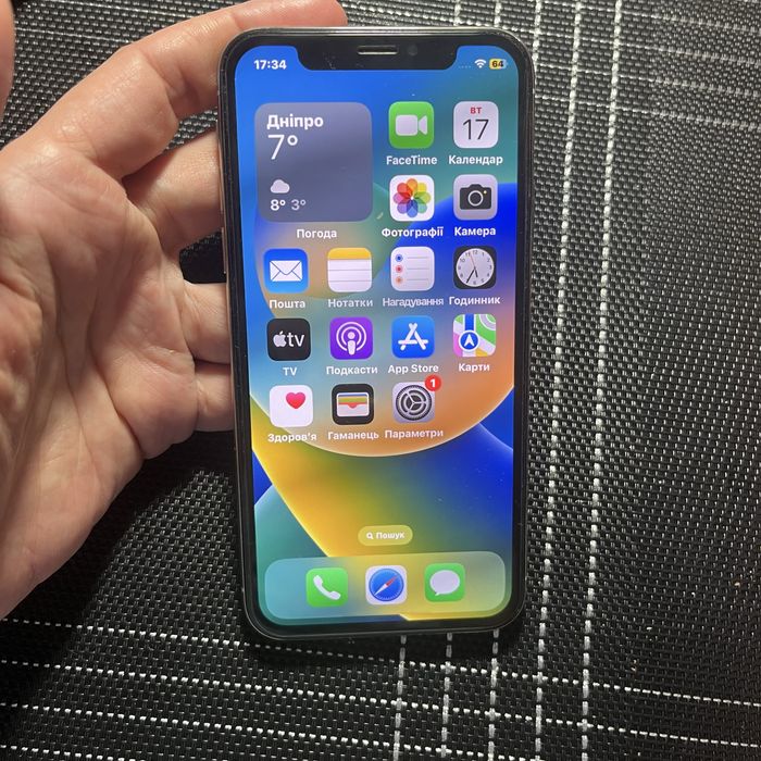 Продам Iphone 10 на 64gb