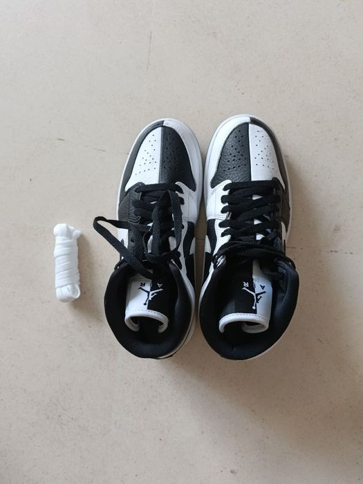 Air Jordan 1 Mid SE WMNS Black & White Split