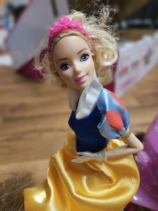 Lalka Barbie Śnieżka, koń Barbie, kareta