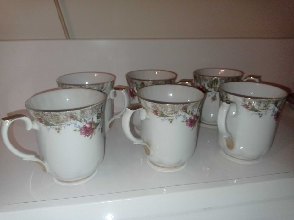 Chodzież piękna porcelana