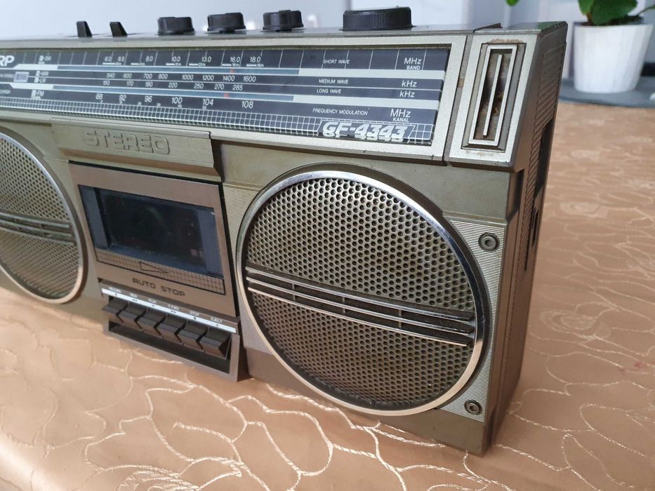 Stary zabytkowy radiomagnetofon Sharp Gf-4343 boombox vintage