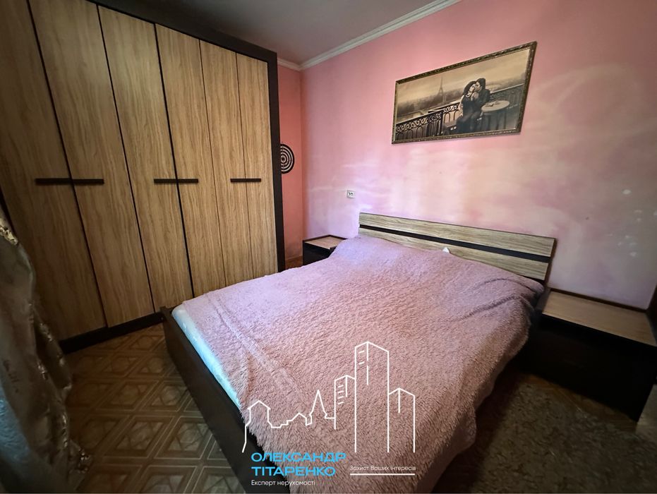 Продам гарну двокімнатну квартиру біля парку!