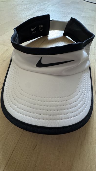 Daszek na glowe Nike
