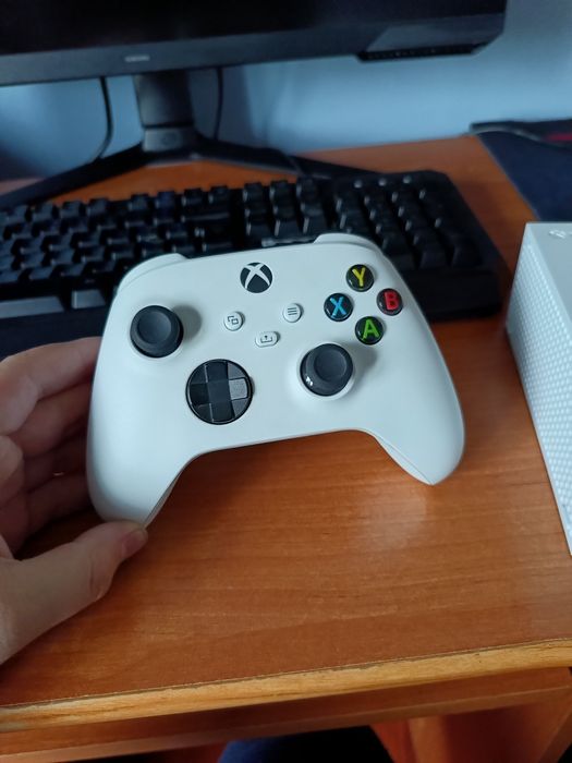 Stan idealny.Xbox series s  + FIFA 23