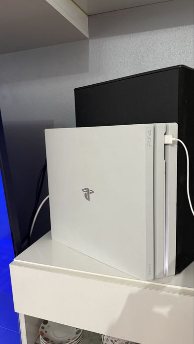 Vendo ou troco ps4 pro branca 1tb