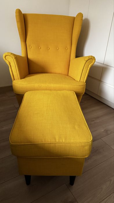 Fotel z podnóżkiem uszak musztardowy z Ikea