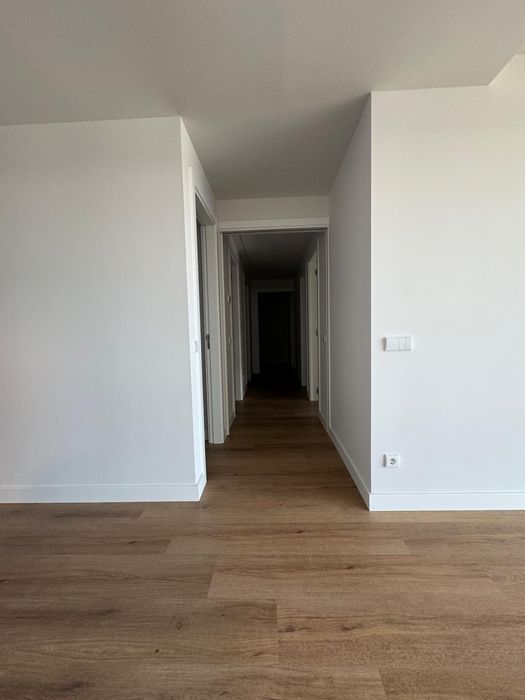 O Seu Novo Refúgio em Miraflores: T3 Exclusivo com Piscina e Ginásio