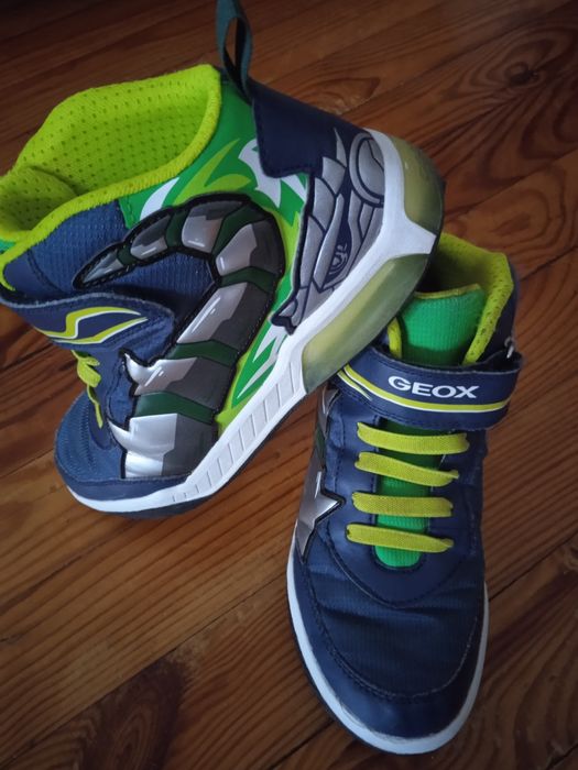 Кросівки фірми GEOX