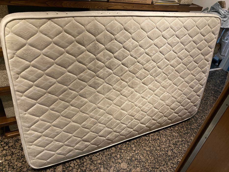 Colchão Ortopédico e Antialérgico com Estrado